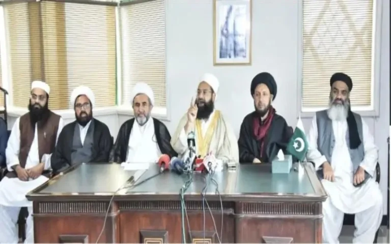 د ملي پیغامِ امن کمېټې مشران او د ټولو مسلکونو علما د پاکستان د دفاع، د مسلمانانو د یووالي، او د مقدسو ځایونو په ځانګړي ډول د اقصیٰ جومات د ساتنې پر اهمیت خبرې کوي