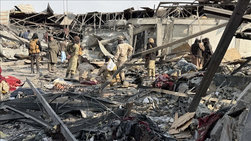 طالبانو د شاوخوا ۴۰۰ کسانو د وژل کېدو ادعا وکړه، خو هیڅ کلک شواهد نه دي وړاندې شوي. راپورونه ښيي چې برید یوازې د پوځي مرکز په هدف و، ملکي سیمې نه دي زیانمنې شوې