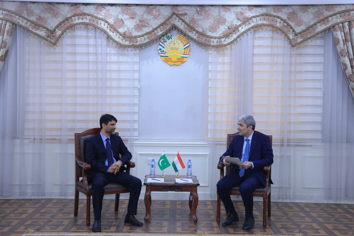 د پاکستان نوي سفیر عرفان احمد په تاجکستان کې د خپل منصب اسناد وړاندې کړل او د دوه اړخیزو اړیکو او سوداګرۍ په اړه یې خبرې وکړې