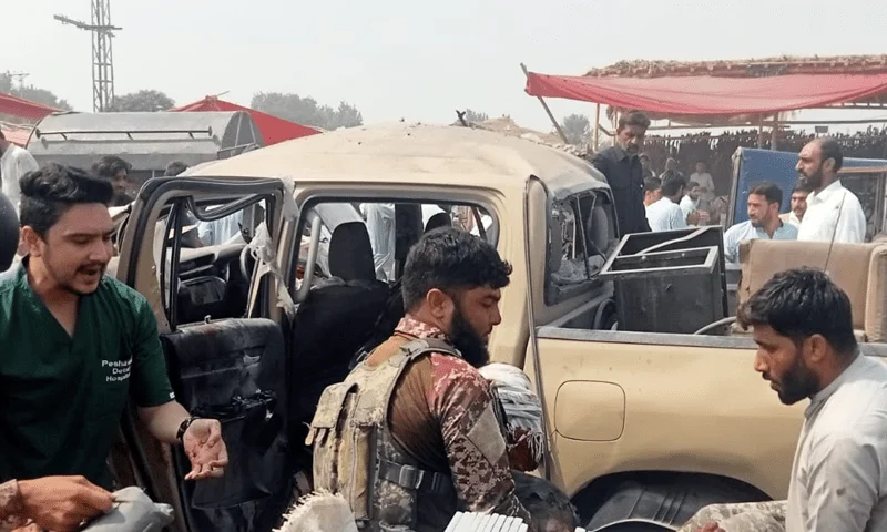 بنو کې پر انډس لویه لاره چاودنه؛ یو سرتېری شهید او درې ژوبل، سیمه کلابنده شوې او عملیات روان دي