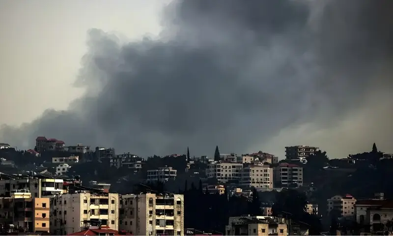**په لبنان کې د ۱۰ ورځنۍ اوربند باوجود د اسرائیل ګولاباري روانه ده، لبناني پوځ د تېري ادعا کړې او خلک یې د جنوبي سیمو ته له بېرته ستنېدو منع کړي دي.**