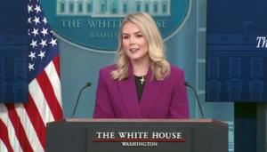 د مطبوعاتي بریفنګ پر مهال کارولین لیویټ وویل: “پاکستانیانو په دې ټول بهیر کې غوره منځګړیتوب کړی او موږ د دوی دوستي او د تړون بشپړولو هڅې ستایو