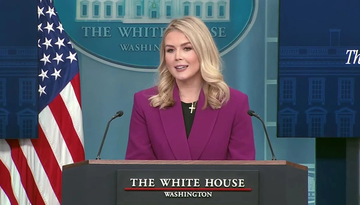 د مطبوعاتي بریفنګ پر مهال کارولین لیویټ وویل: “پاکستانیانو په دې ټول بهیر کې غوره منځګړیتوب کړی او موږ د دوی دوستي او د تړون بشپړولو هڅې ستایو