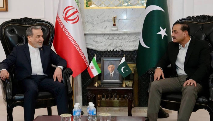 هغه په دې سفر کې له پاکستاني چارواکو سره د سیمه‌ییز سولې، ډیپلوماسۍ او ثبات په اړه مهمې خبرې وکړې. د خبرو تمرکز د تاوتریخوالي کمولو او د خبرو اترو له لارې د حل لارې موندل و