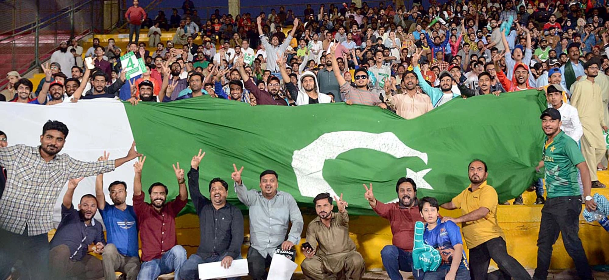 آنلاین ټکټونه د اپرېل ۲۷مه مازیګر ۴ بجې، او فزیکي ټکټونه د اپرېل ۲۸مه سهار ۱۰ بجې له ۱۸ مرکزونو څخه ترلاسه کېدای شي