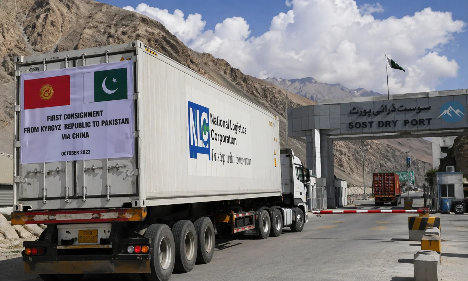 پاکستان د منځنۍ اسیا لپاره د چین له لارې نوې تجارتي لاره پرانیستې ده. له قرغزستان څخه د لومړۍ کښتۍ په رسېدو سره پاکستان د سیمې د ترانزیټي مرکز په توګه راڅرګند شوی دی