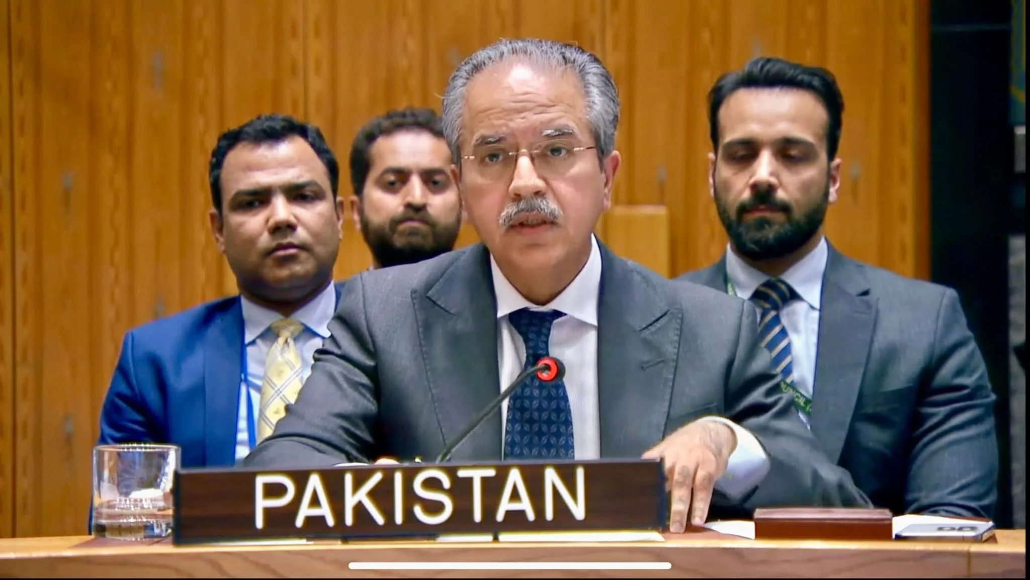 په ملګرو ملتونو کې د پاکستان دایمي استازي سفیر عاصم افتخار ویلي چې په سیمه کې روانه ترینګلتیا او د هرمز تنګي وضعیت د نړیوالې سولې لپاره جدي خطر جوړوي