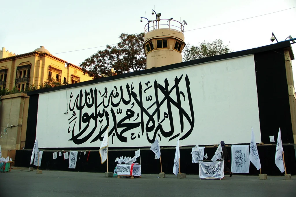 پر فرعي او اختلافي مسایلو د بحث کولو سخت بندیز لګول شوی، چې له دې څرګندیږي حکومت له فکري بحث او مباحثې څخه څومره وېره لري
