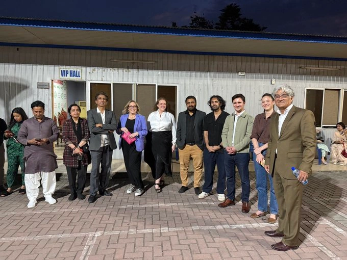 د صحافت تر سپېڅلي پوښ لاندې د بهرني اجنډا د پلي کولو او ملي حساسیتونو د تر پښو لاندې کولو هڅوونکي عناصرو پر رسنیو کې د شتون بندیز ولګول شي