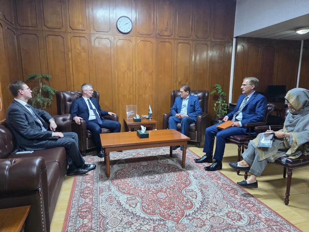 پاکستان او روس د امنیت او ترهګرۍ ضد همکارۍ په اړه مهمه لیدنه وکړه، چې پکې د سیمه‌ییز ثبات، سرحدي ننګونو او دوه اړخیزو اړیکو پر پیاوړتیا بحث وشو