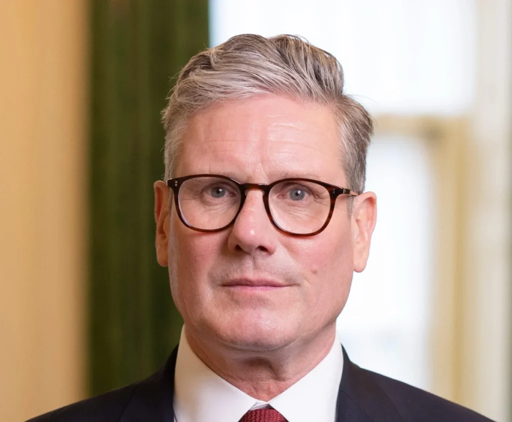 د برتانیې لومړي وزیر د منځني ختیځ د سولې لپاره د پاکستان د سفارتي هڅو ستاینه وکړه او د پاکستان له لومړي وزیر څخه یې مننه وکړه