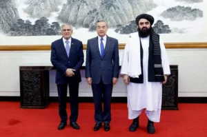 پاک-افغان لوړپوړي پلاوي بیجینګ ته رسېدلي؛ د اوربند او سرحدي امنیت په اړه مهم مذاکرات پیل شول