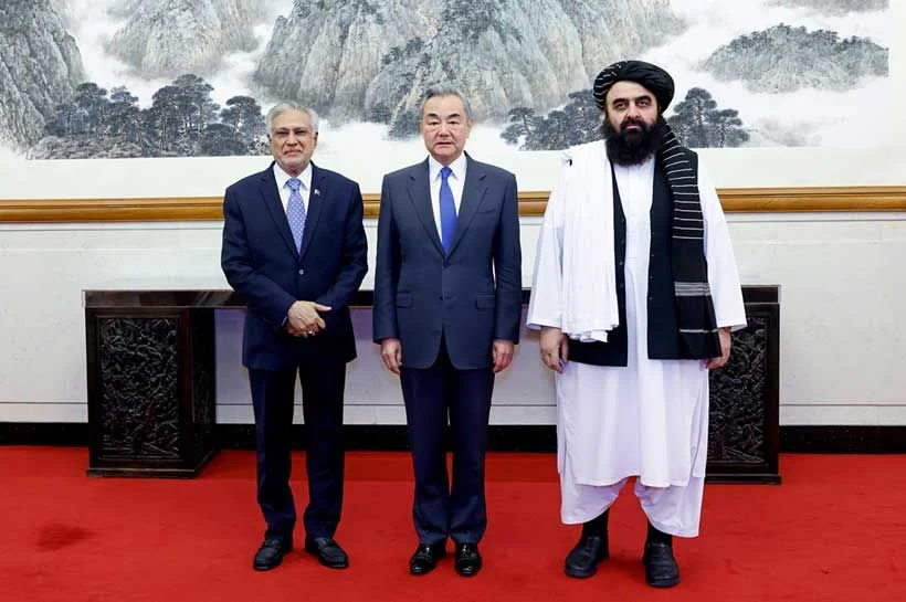 پاک-افغان لوړپوړي پلاوي بیجینګ ته رسېدلي؛ د اوربند او سرحدي امنیت په اړه مهم مذاکرات پیل شول