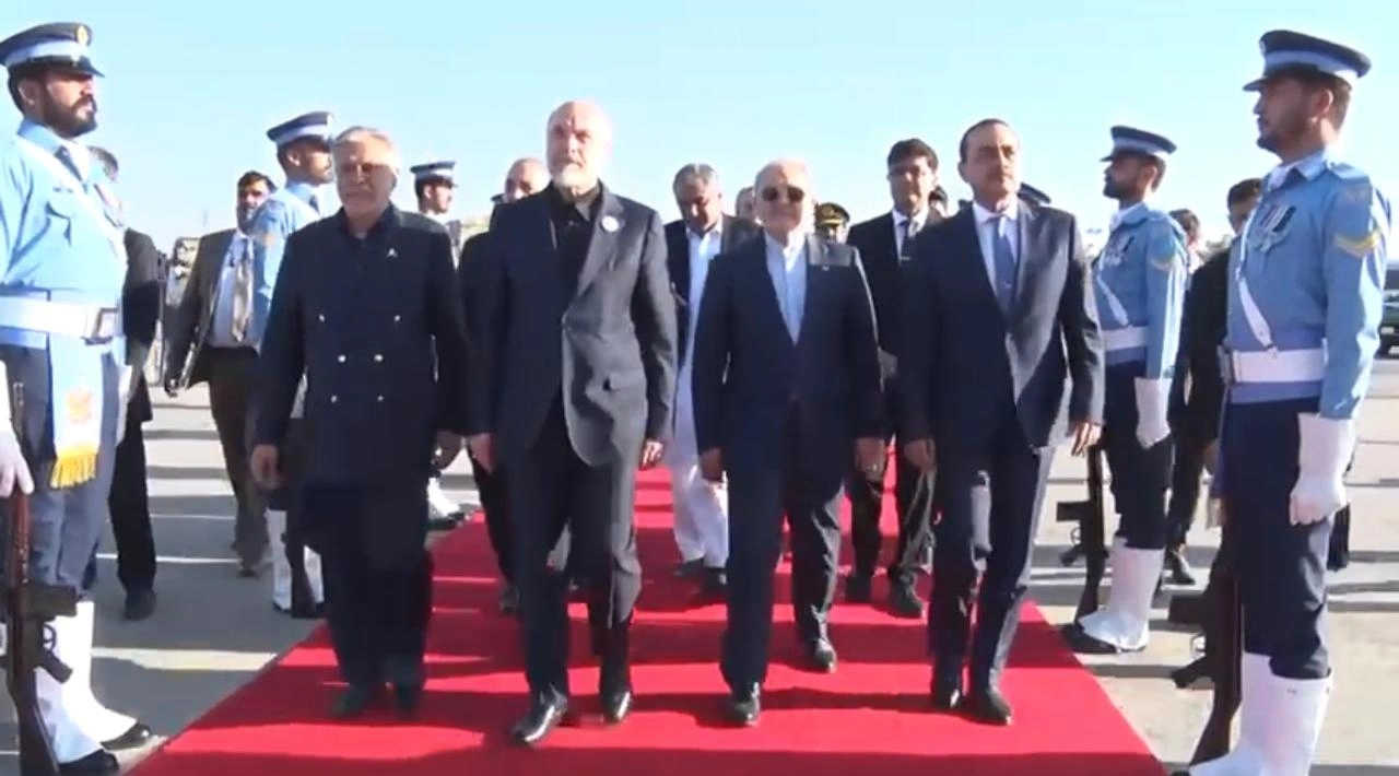 اسلام‌آباد مذاکراتو د ایران او امریکا ترمنځ ډیالوګ پیاوړی کړ؛ پاکستان د کوربه او منځګړي په توګه مهم رول ادا کړ