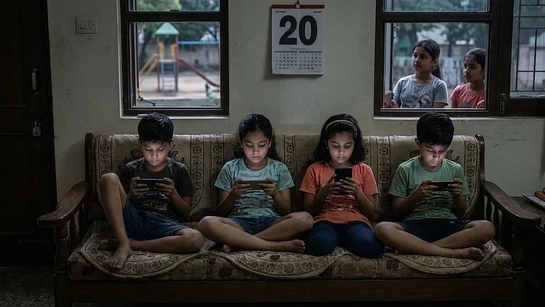 امنیتي ادارې والدینو ته سپارښتنه کوي چې د خپلو ماشومانو آنلاین فعالیتونه، په ځانګړي ډول د ګیمینګ پلیټفارمونه او سوشل میډیا، په دوامداره ډول وڅاري