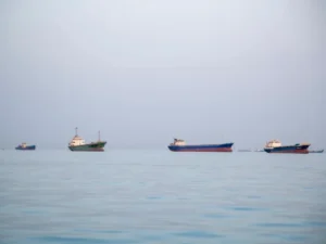 امریکايي مرکزي قومانداني (سینټکام) د هغو رسنیزو راپورونو رد کړی چې پکې د ایران پر ضد د سمندري بندیز د سرغړونې ادعاوې شوې وې