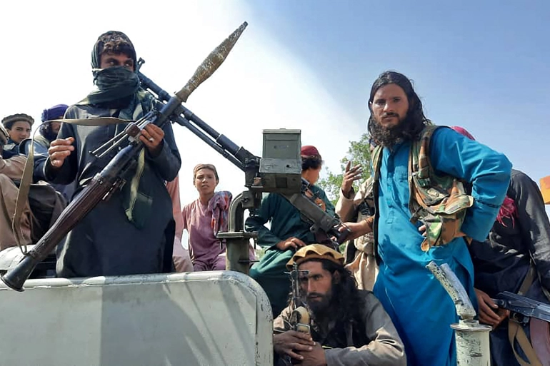 په افغانستان کې د بشري حقونو جدي وضعیت، په ځانګړې توګه د ښځو او اقلیتونو پر وړاندې محدودیتونه او د فقر زیاتوالی، هېواد سخت بحران ته ور دننه کړی دی