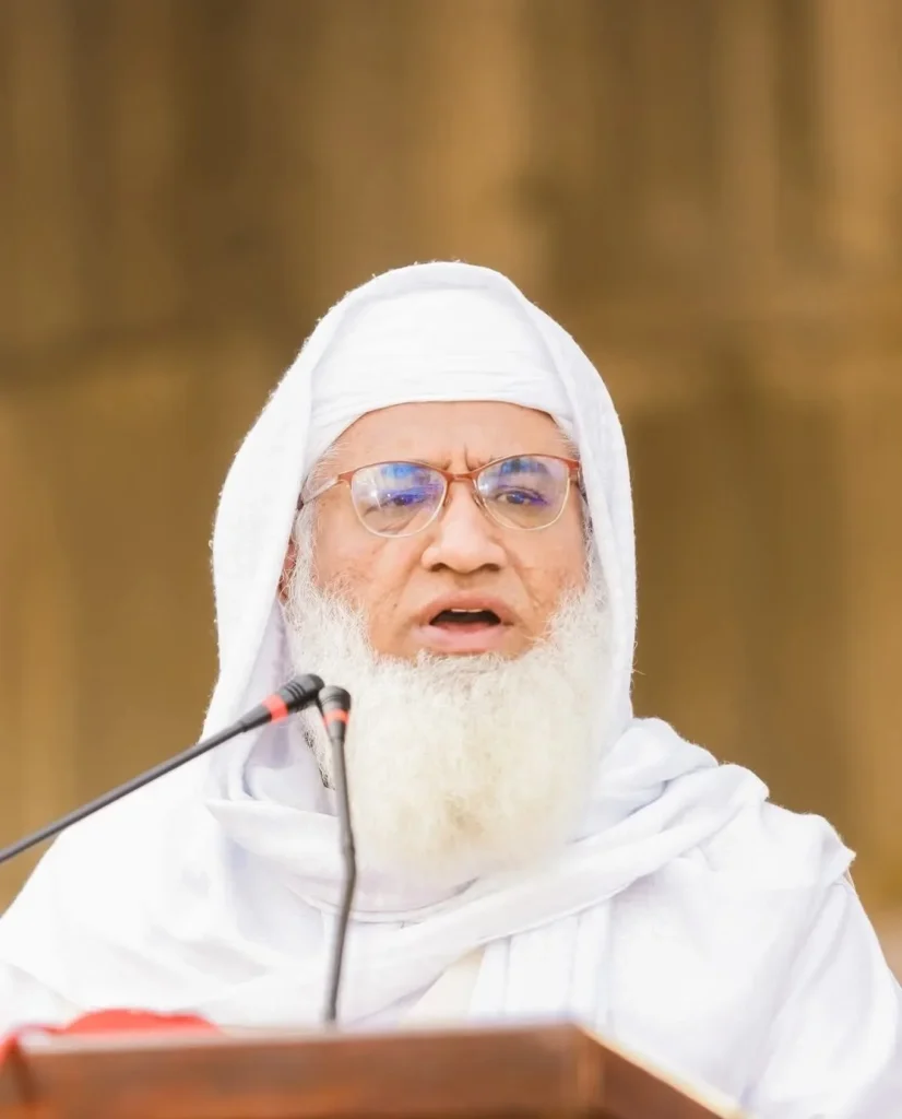 شیخ الحدیث مولانا محمد ادریس، د صوبايي اسمبلۍ پخوانی غړی، پېژندل شوی دیني شخصیت او د مولانا حسن جان شهید زوم و. هغه د پاک–افغان د سولې او مصالحې په هڅو کې مهم رول ادا کړی و