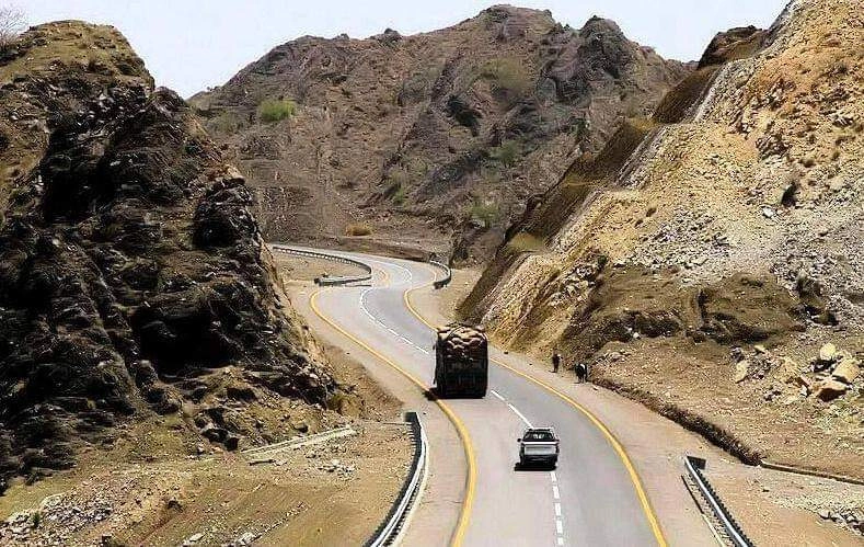 د بلوچستان د آزادۍ پوځ او د بلوچستان د آزادۍ جبهې په څېر وسله‌والو ډلو دا اقدام د “لارې ترهګرۍ” بڼه لري، چې هدف یې په صوبه کې روان پرمختیایي بهیر ګډوډول او عام ولس یرغمل کول دي