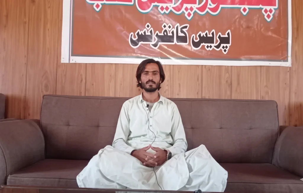 د پاکستان له اساسي قانون سره یې وفاداري اعلان کړې ده. دا ګام د سولې پر لور مهم پرمختګ بلل کېږي
