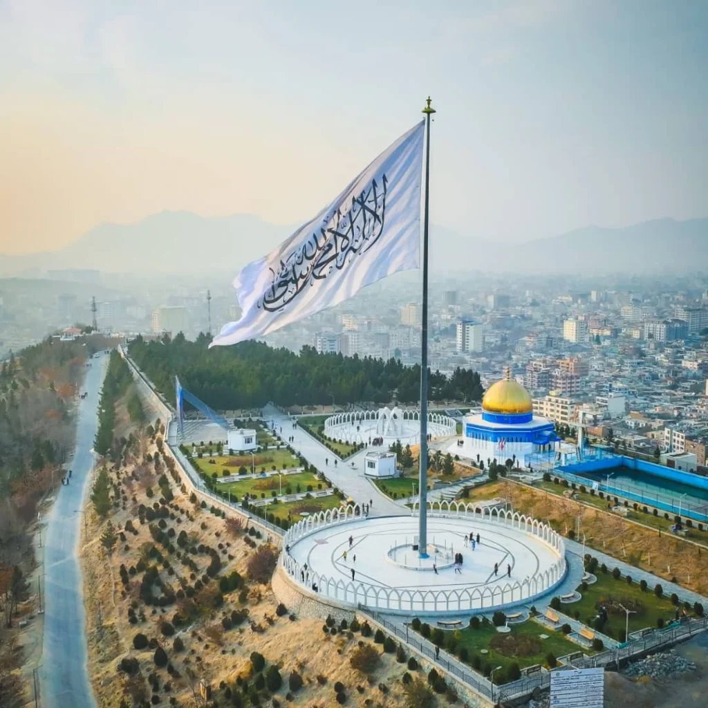 د طالبانو حکومت د دولتي ادارو له نومونو څخه د “قومي” کلمه لرې کړې او پر ځای یې د “عمومي” اصطلاح کارول پیل کړي، چې شنونکي یې د افغان ملي پېژندګلوۍ څخه انحراف بولي