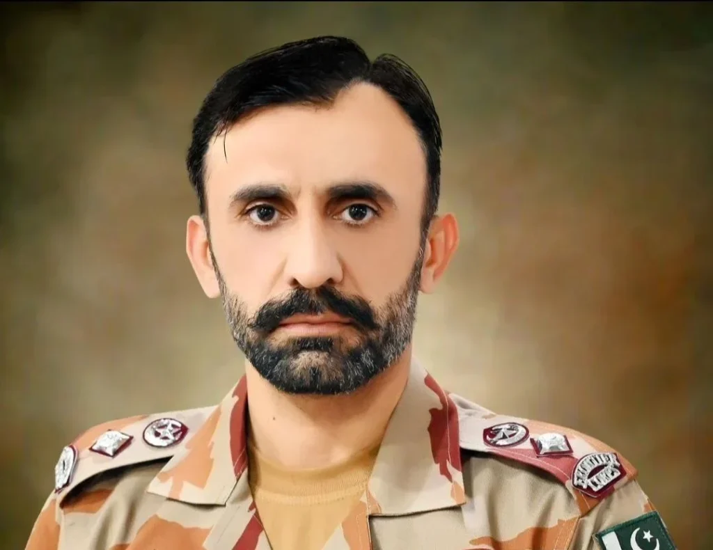 په پښتو ژباړه: د بلوچستان د ژوب په سیمه کې د ترهګرو پر ضد د عملیاتو پر مهال ليفټيننټ کرنل خالد حسين شهید شو. ملت د شهید درناوی کړی او د ترهګرۍ پر ضد یې خپل عزم یو ځل بیا تازه کړی دی