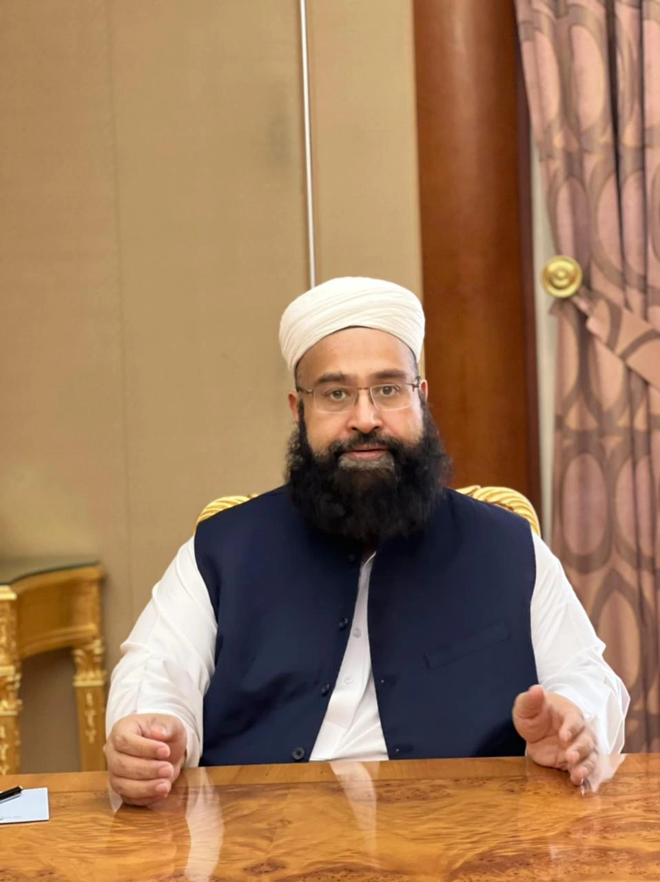 د علامه طاهر اشرفي پر ضد د ټولنیزو رسنیو تبلیغاتي کمپاین بربنډ شو. اے آر وائی نیوز د خپل نوم له لارې خپرې شوې جعلي خبرونه رد کړل او د هغوی حقیقت یې روښانه کړ