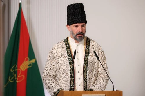 په دې کې یوازې اسماعیلي ټولنه نه، بلکې اهلِ سنت، اهلِ تشیع او نور ټول مذهبي مکتبونه هم په مساوي خوښۍ، جوش او عقیدت سره برخه لري